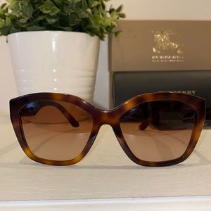 Women’s Burberry sunglasses